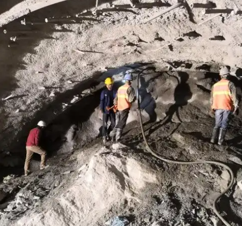 民和隧道拱顶带模注浆料，微膨胀注浆料的特点及施工工艺